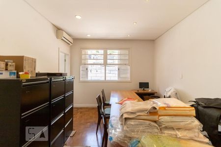 Casa à venda com 240m², 5 quartos e 4 vagasSuíte 1