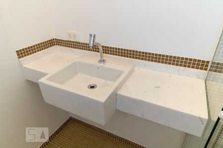 Casa à venda com 240m², 5 quartos e 4 vagasBanheiro da Suíte 1