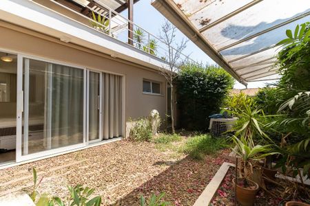 Casa à venda com 240m², 5 quartos e 4 vagasQuintal - Jardim