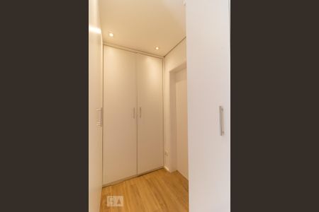 Casa à venda com 240m², 5 quartos e 4 vagasCloset da Suíte 2