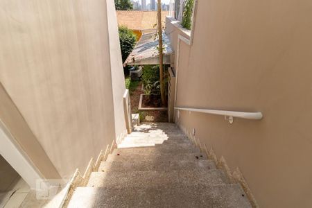 Casa à venda com 240m², 5 quartos e 4 vagasEscada