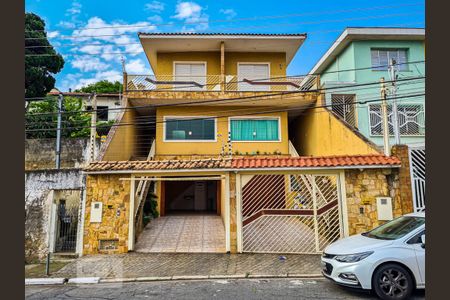Casa à venda com 162m², 3 quartos e 3 vagas Casa à venda com 162m², 3 quartos e 3 vagasFachada