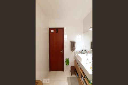 Casa à venda com 160m², 4 quartos e sem vaga Casa à venda com 160m², 4 quartos e sem vagaBanheiro Social