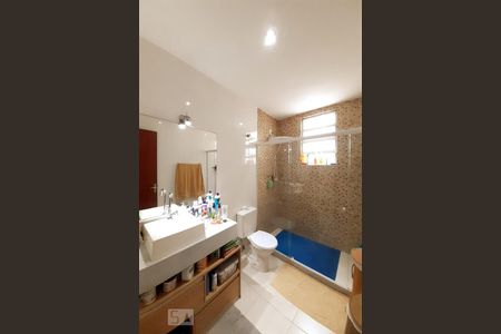 Casa à venda com 160m², 4 quartos e sem vaga Casa à venda com 160m², 4 quartos e sem vagaBanheiro Social