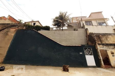 Casa à venda com 160m², 4 quartos e sem vaga Casa à venda com 160m², 4 quartos e sem vagaFachada