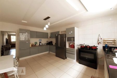 Casa à venda com 160m², 4 quartos e sem vaga Casa à venda com 160m², 4 quartos e sem vagaCozinha