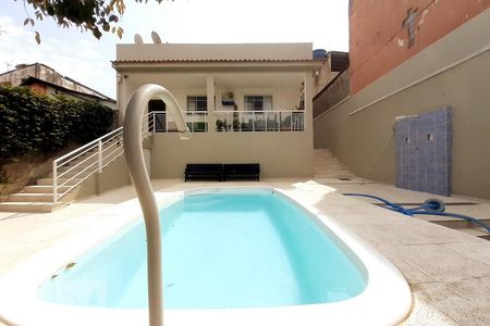 Casa à venda com 160m², 4 quartos e sem vaga Casa à venda com 160m², 4 quartos e sem vagaPiscina