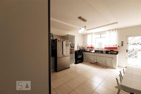 Casa à venda com 160m², 4 quartos e sem vaga Casa à venda com 160m², 4 quartos e sem vagaCozinha