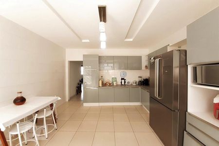 Casa à venda com 160m², 4 quartos e sem vaga Casa à venda com 160m², 4 quartos e sem vagaCozinha