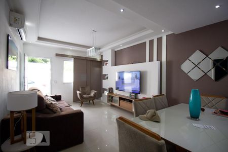 Sala de casa de condomínio à venda com 3 quartos, 130m² em Taquara, Rio de Janeiro