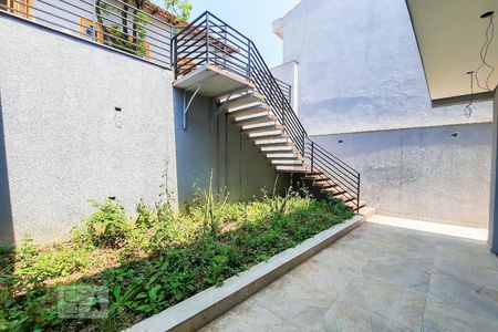 Casa à venda com 340m², 3 quartos e 6 vagas Casa à venda com 340m², 3 quartos e 6 vagasQuintal