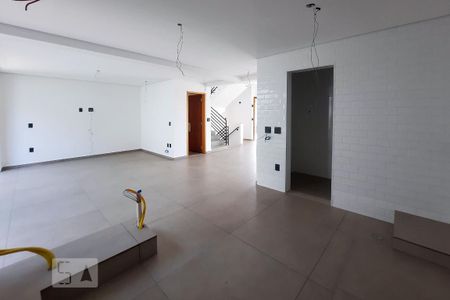 Casa à venda com 340m², 3 quartos e 6 vagas Casa à venda com 340m², 3 quartos e 6 vagasCozinha