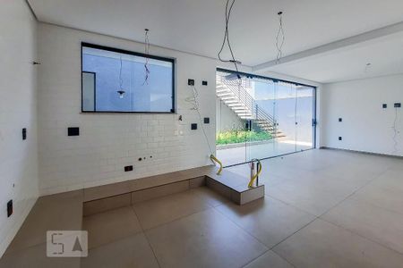 Casa à venda com 340m², 3 quartos e 6 vagas Casa à venda com 340m², 3 quartos e 6 vagasCozinha