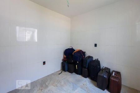 Casa à venda com 340m², 3 quartos e 6 vagas Casa à venda com 340m², 3 quartos e 6 vagasÁrea de Serviço