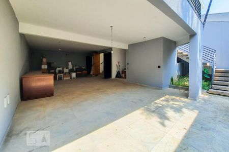 Casa à venda com 340m², 3 quartos e 6 vagas Casa à venda com 340m², 3 quartos e 6 vagasGaragem