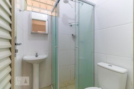 Banheiro de kitnet/studio para alugar com 1 quarto, 30m² em Cidade Universitária, Campinas