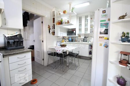 Apartamento para alugar com 169m², 3 quartos e 3 vagasCozinha