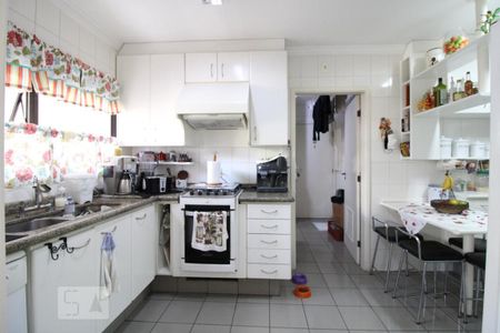 Apartamento para alugar com 169m², 3 quartos e 3 vagasCozinha