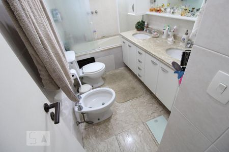 Apartamento para alugar com 169m², 3 quartos e 3 vagasBanheiro da suíte 1 