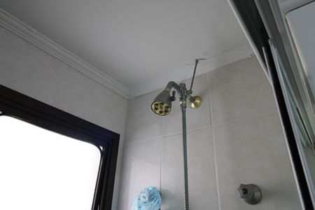 Apartamento para alugar com 169m², 3 quartos e 3 vagasBanheiro da suíte 1  - Chuveiro