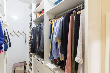 Casa de condomínio à venda com 136m², 3 quartos e 3 vagasCloset Suíte 1