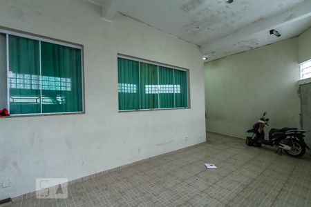 Casa à venda com 360m², 4 quartos e 1 vaga Casa à venda com 360m², 4 quartos e 1 vagaGaragem