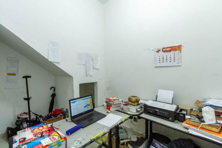 Casa à venda com 360m², 4 quartos e 1 vaga Casa à venda com 360m², 4 quartos e 1 vagaEscritório