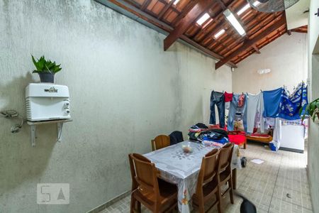 Casa à venda com 360m², 4 quartos e 1 vaga Casa à venda com 360m², 4 quartos e 1 vagaQuintal