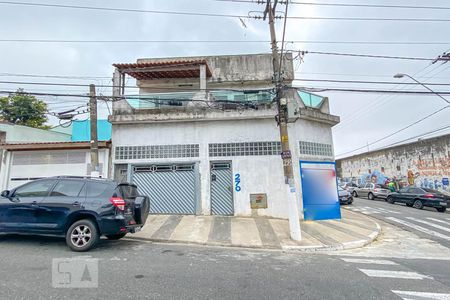 Casa à venda com 360m², 4 quartos e 1 vaga Casa à venda com 360m², 4 quartos e 1 vagaFachada