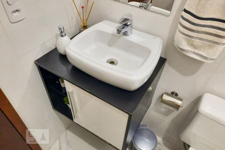 Apartamento à venda com 74m², 2 quartos e 1 vaga Apartamento à venda com 74m², 2 quartos e 1 vagaBanheiro Social