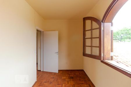 Casa à venda com 980m², 6 quartos e 8 vagas Casa à venda com 980m², 6 quartos e 8 vagasQuarto 01