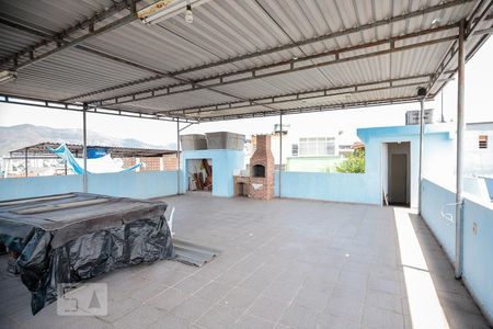 Casa à venda com 160m², 2 quartos e 4 vagas Casa à venda com 160m², 2 quartos e 4 vagasTerraço