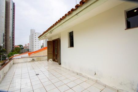 Casa à venda com 320m², 4 quartos e 6 vagasVaranda do quarto 1