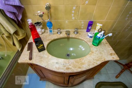 Casa à venda com 320m², 4 quartos e 6 vagasBanheiro do quarto 2