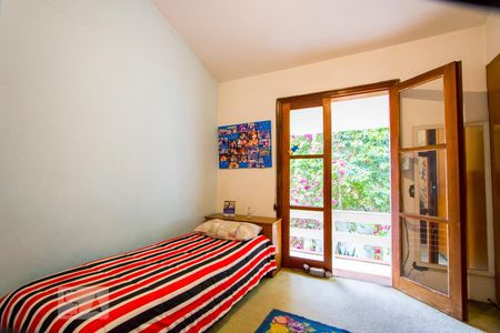 Casa à venda com 320m², 4 quartos e 6 vagasQuarto 2 - Suíte