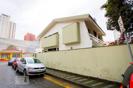 Casa à venda com 320m², 4 quartos e 6 vagasFachada