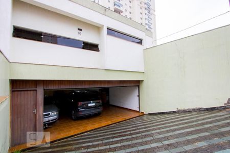 Casa à venda com 320m², 4 quartos e 6 vagasFachada