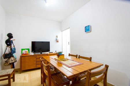 Casa à venda com 320m², 4 quartos e 6 vagasCopa