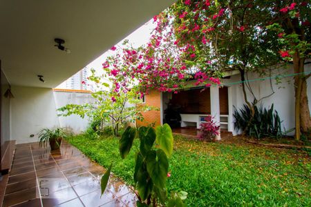 Casa à venda com 320m², 4 quartos e 6 vagasQuintal