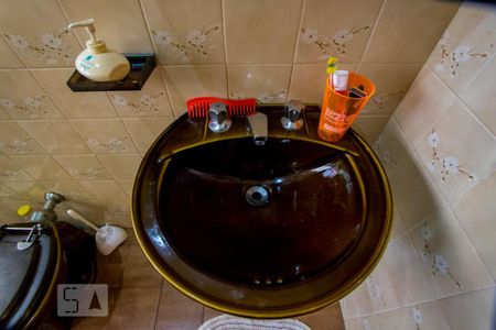 Casa à venda com 320m², 4 quartos e 6 vagasBanheiro social