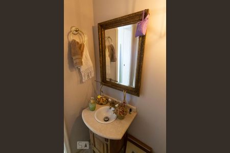 Casa à venda com 191m², 4 quartos e 2 vagas Casa à venda com 191m², 4 quartos e 2 vagasLavabo