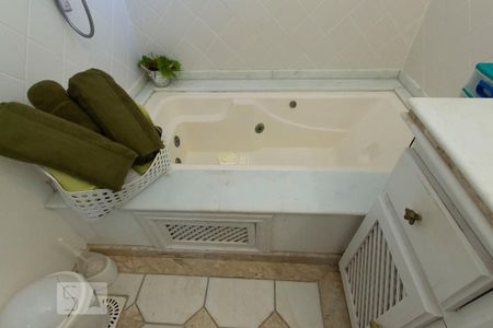 Casa à venda com 191m², 4 quartos e 2 vagas Casa à venda com 191m², 4 quartos e 2 vagasBanheiro da Suíte 1