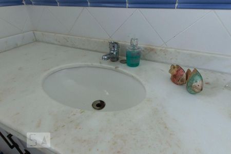 Casa à venda com 191m², 4 quartos e 2 vagas Casa à venda com 191m², 4 quartos e 2 vagasBanheiro - Torneira