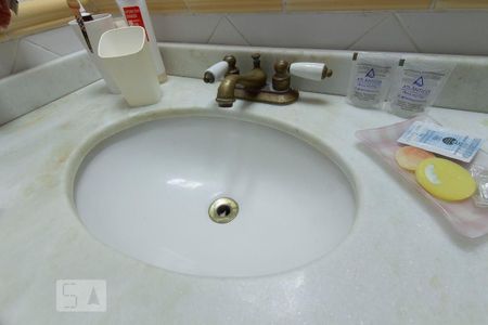 Casa à venda com 191m², 4 quartos e 2 vagas Casa à venda com 191m², 4 quartos e 2 vagasBanheiro da Suíte 2