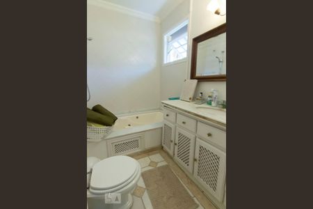 Casa à venda com 191m², 4 quartos e 2 vagas Casa à venda com 191m², 4 quartos e 2 vagasBanheiro da Suíte 1