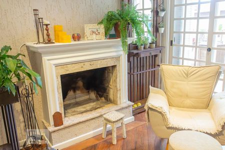 Casa à venda com 191m², 4 quartos e 2 vagas Casa à venda com 191m², 4 quartos e 2 vagasLareira