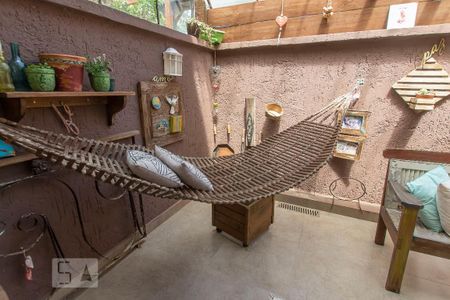 Casa à venda com 191m², 4 quartos e 2 vagas Casa à venda com 191m², 4 quartos e 2 vagasÁrea Externa - Quintal