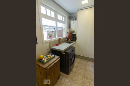 Casa à venda com 191m², 4 quartos e 2 vagas Casa à venda com 191m², 4 quartos e 2 vagasÁrea de Serviço