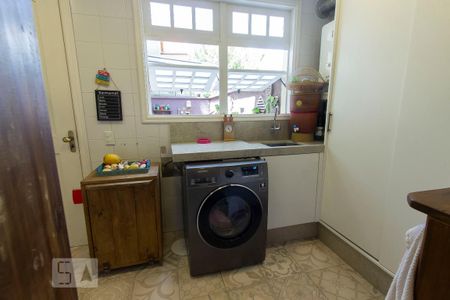 Casa à venda com 191m², 4 quartos e 2 vagas Casa à venda com 191m², 4 quartos e 2 vagasÁrea de Serviço