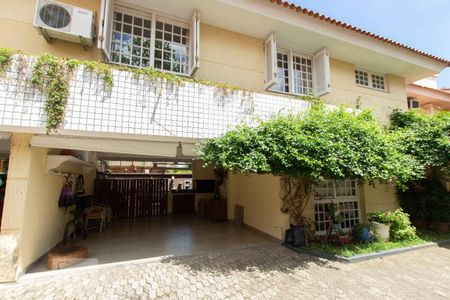 Casa à venda com 191m², 4 quartos e 2 vagas Casa à venda com 191m², 4 quartos e 2 vagasGaragem